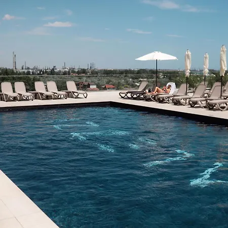 Topaz 96 In Odyssey Spa&pool-parking *
