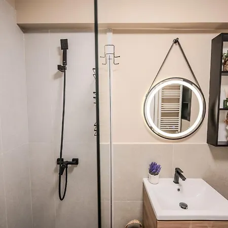 Topaz 96 In Odyssey Spa&pool-parking * Mamaia