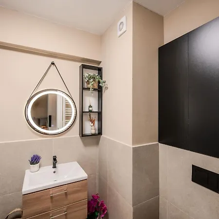 Topaz 96 In Odyssey Spa&pool-parking * Mamaia