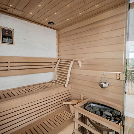 Topaz 96 In Odyssey Spa&pool-parking Mamaia