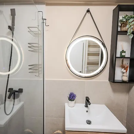 Topaz 96 In Odyssey Spa&pool-parking Mamaia